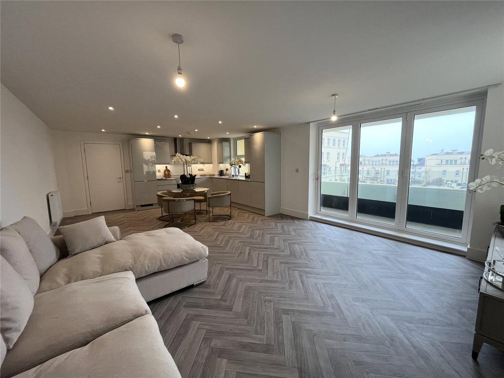 Lounge/Kitchen
