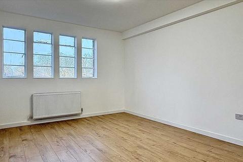 3 bedroom apartment to rent, London N4