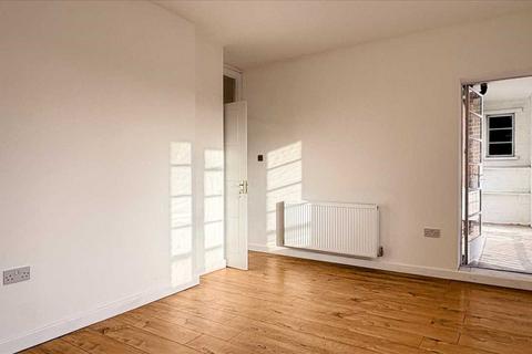 3 bedroom apartment to rent, London N4