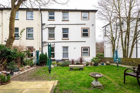2 bedroom flat to rent, Cobham Terrace, Bean Road, Greenhithe