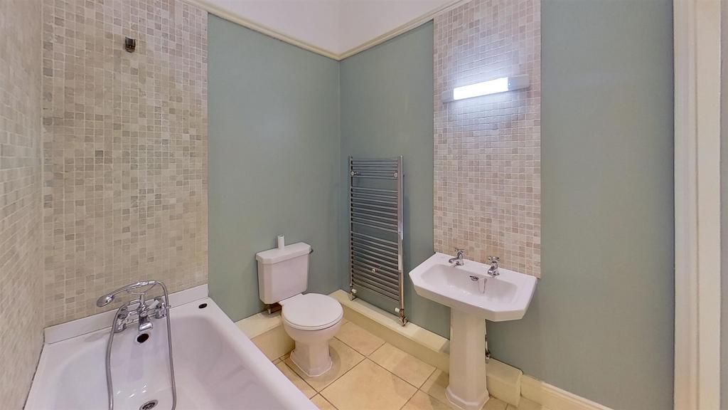 Flat-4-Rotunda-House-Bathroom.jpg
