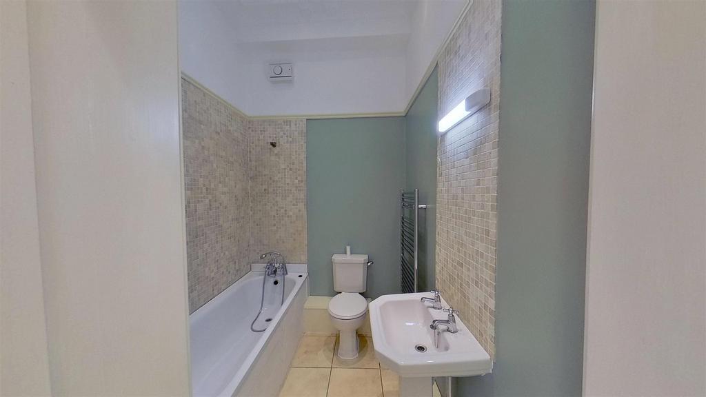 Flat-4-Rotunda-House-bath 2jpg.jpg