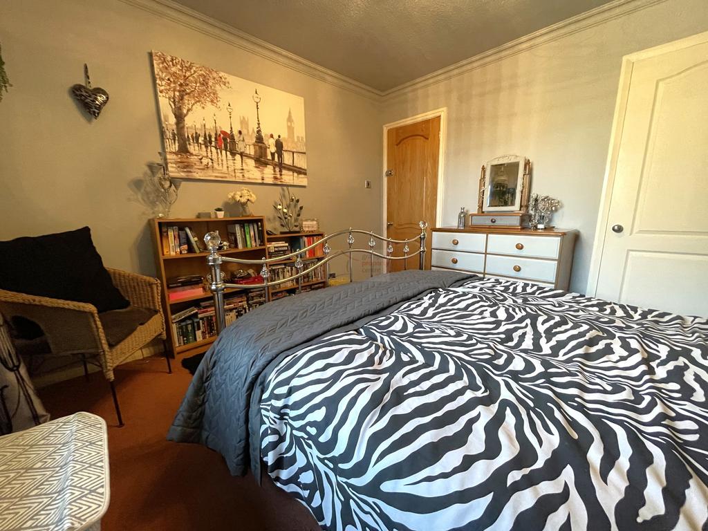 Bedroom 1b.JPG