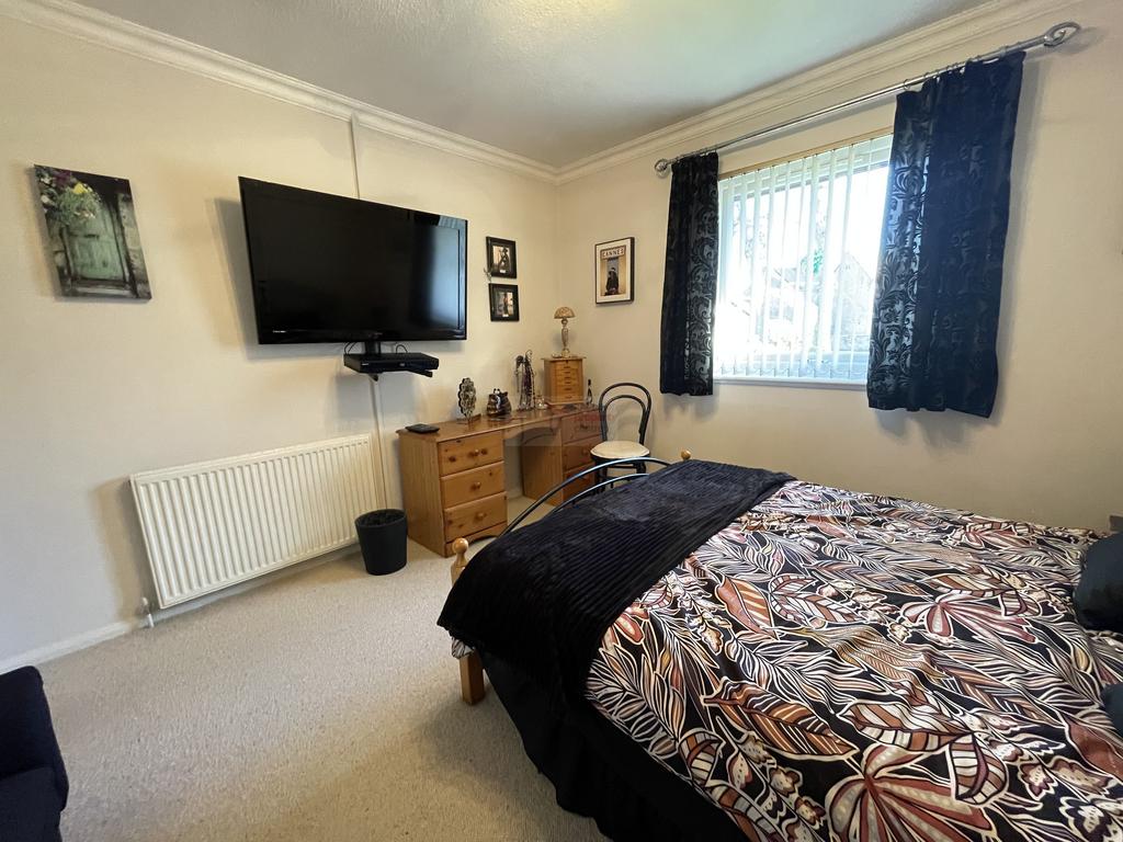 Bedroom 2b.JPG