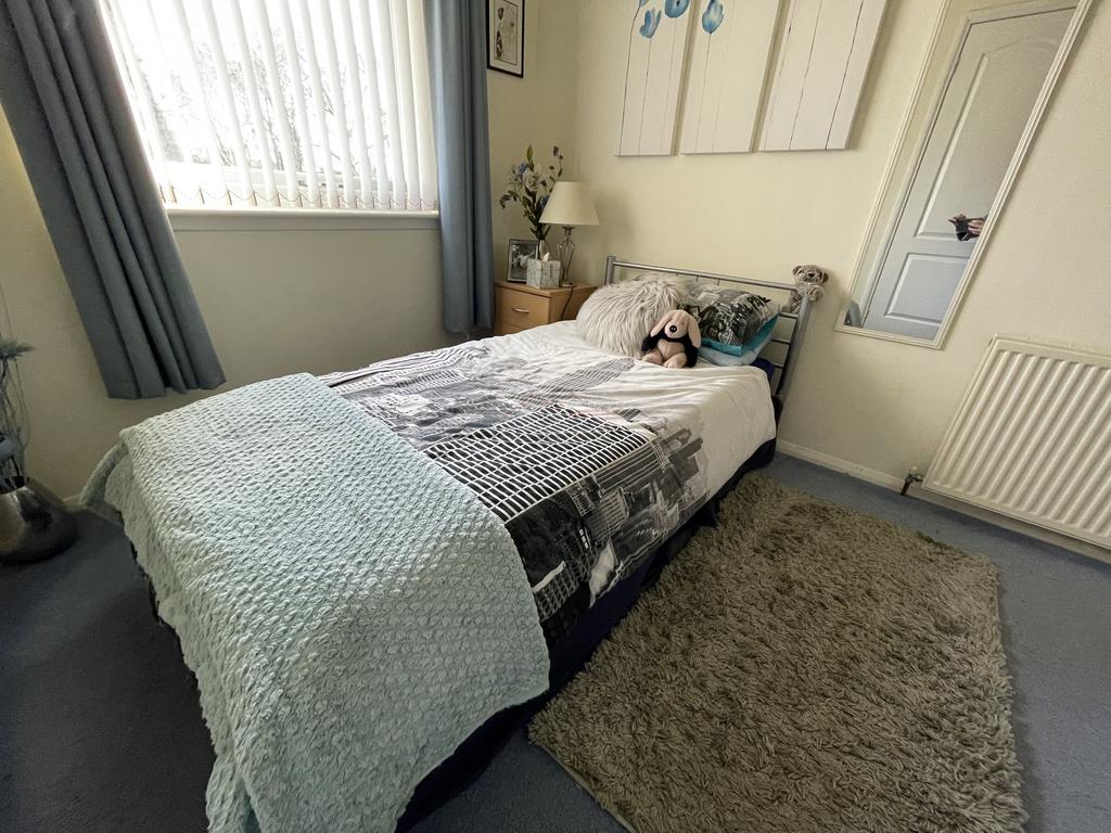 Bedroom 3b.JPG