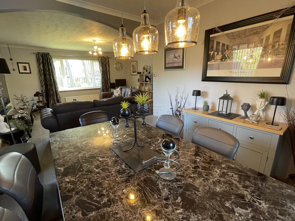 Dining Area b.JPG