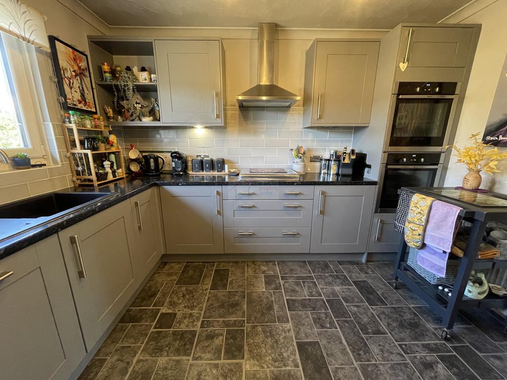 Kitchen a.JPG
