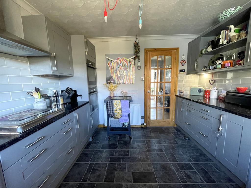 Kitchen b.JPG