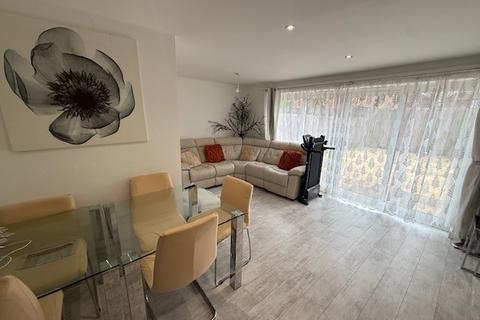 4 bedroom house to rent, Colwyn Avenue, PETERBOROUGH