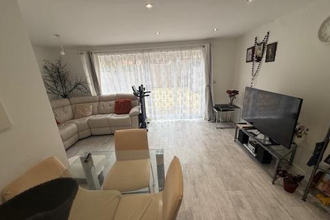 4 bedroom house to rent, Colwyn Avenue, PETERBOROUGH