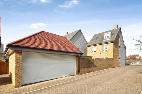 4 bedroom detached house for sale, Repton Avenue, Ashford