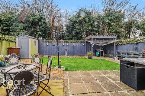 3 bedroom semi-detached house for sale, Anne Boleyn Close, Eastchurch