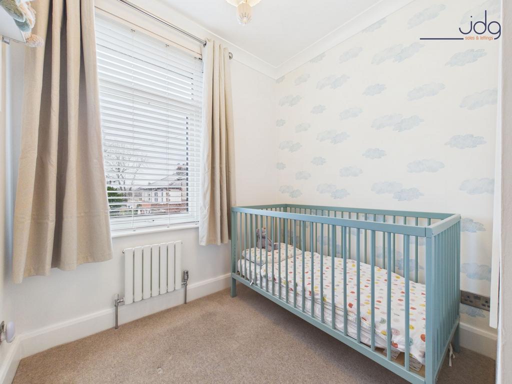 Single Bedroom with built in storage