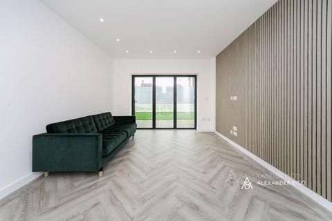 undefined, Creasey Park Drive, Bedfordshire LU6