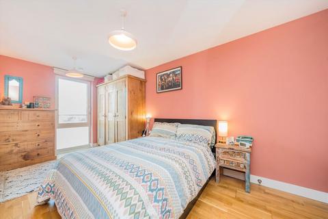 2 bedroom flat for sale, Queensbridge Road, London E2