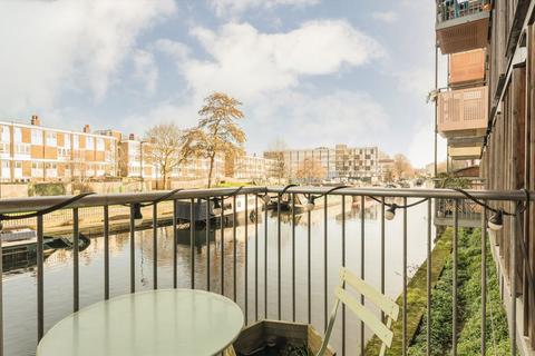 2 bedroom flat for sale, Queensbridge Road, London E2