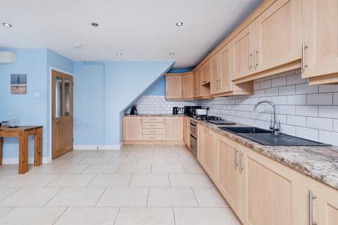 4 bedroom detached house for sale, Dove Close, Newport Pagnell