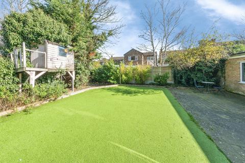 undefined, Dove Close, Newport Pagnell