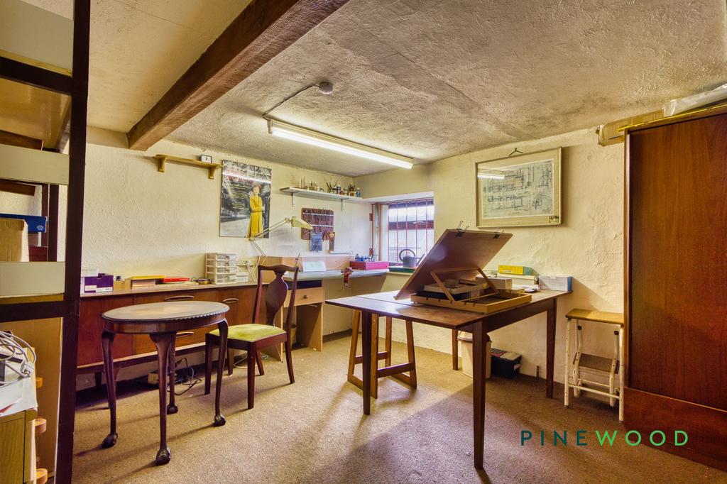 Outbuilding/workshop/office 1