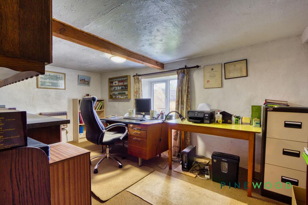 Outbuilding/workshop/office 2