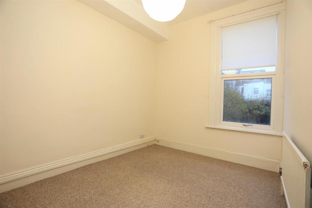3, 6 Evelyn Terrace bed1.JPG