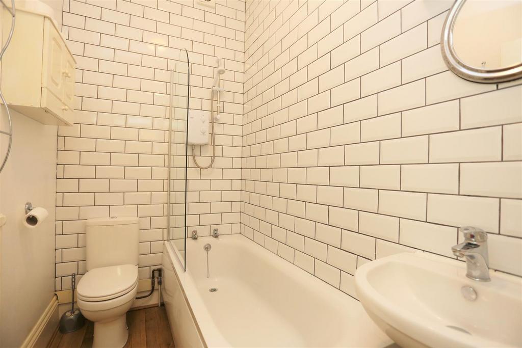 3, 6 Evelyn Terrace bath.JPG