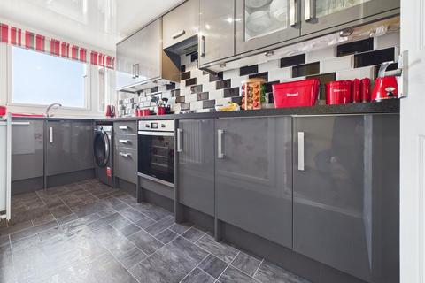 2 bedroom flat for sale, Acomb Court, Gateshead NE9