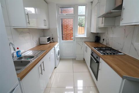4 bedroom semi-detached house for sale, Llanvanor Road, NW2