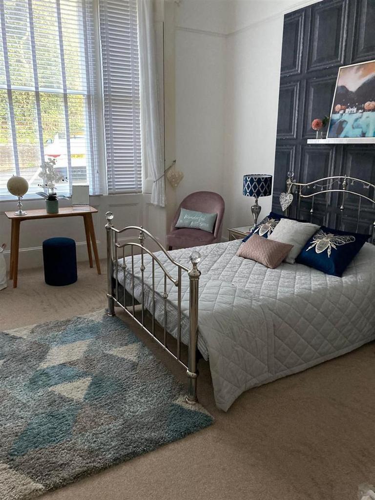 Bed 1.jpg