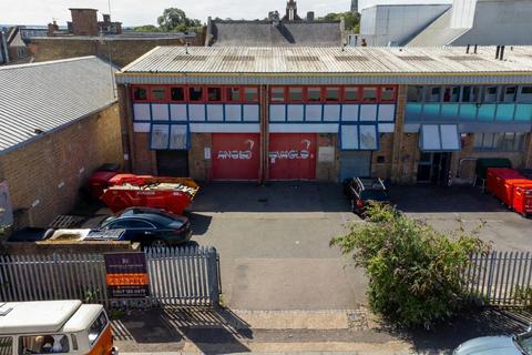Property to rent, 21 Malham Rd London SE23 1AH