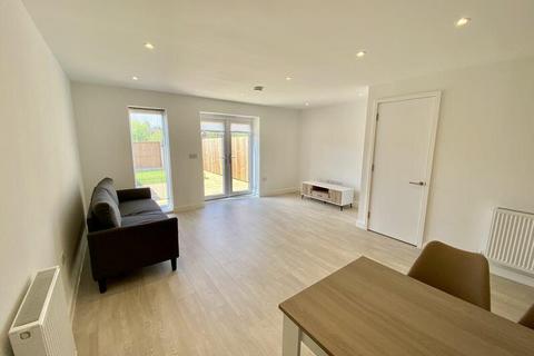 3 bedroom terraced house to rent, Stan Mellor Close, Salford