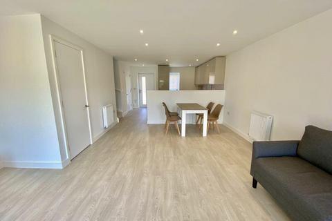 3 bedroom terraced house to rent, Stan Mellor Close, Salford