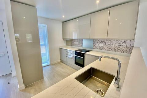3 bedroom terraced house to rent, Stan Mellor Close, Salford