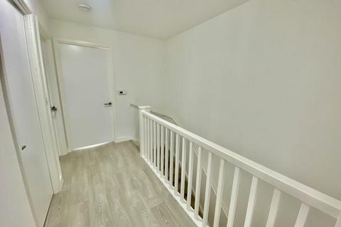 3 bedroom terraced house to rent, Stan Mellor Close, Salford