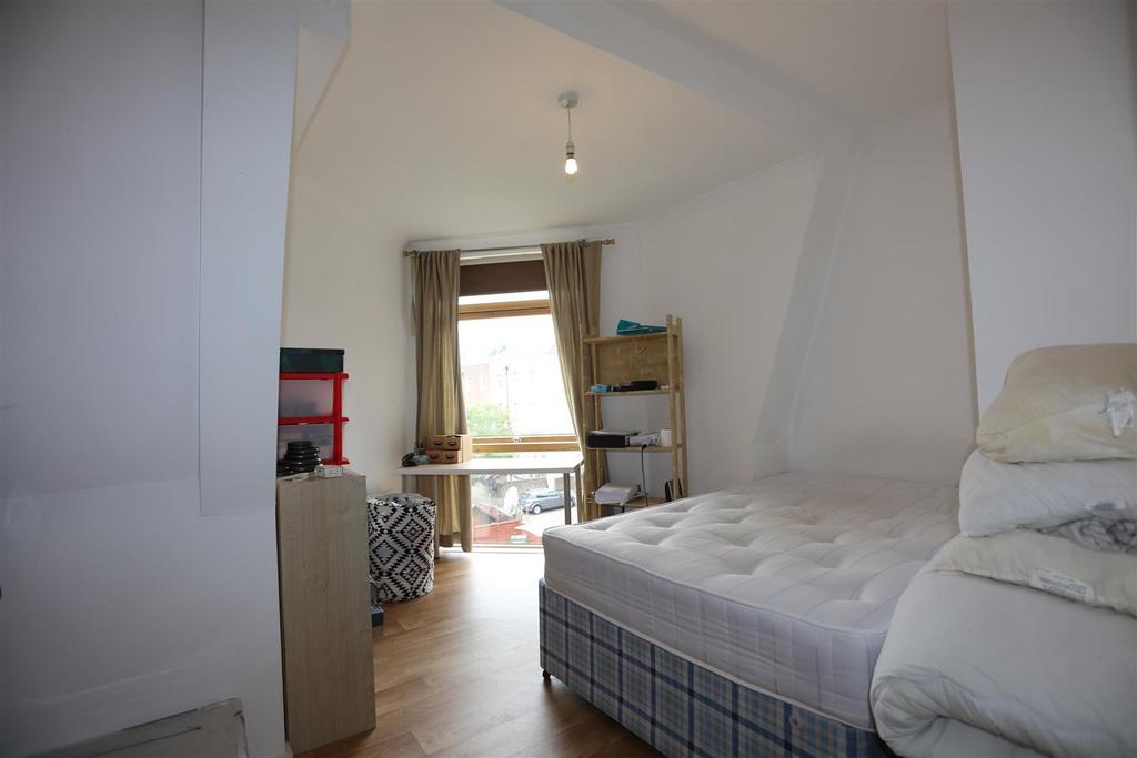 11a Old College house - NEW bed.JPG