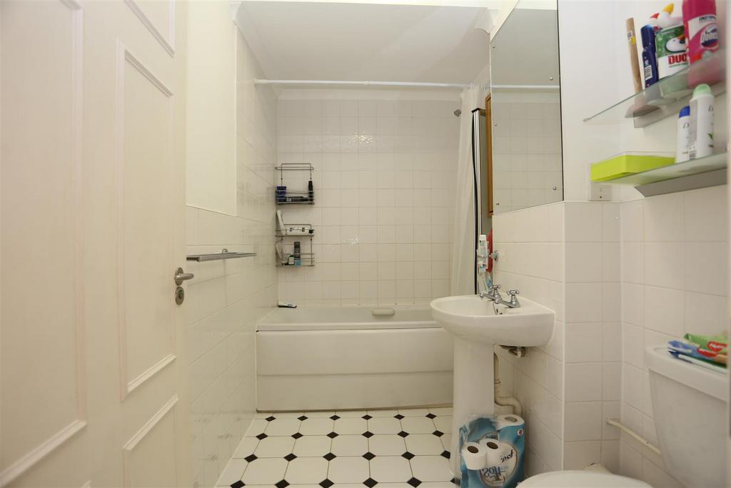 11a Old College House - NEW bath.JPG