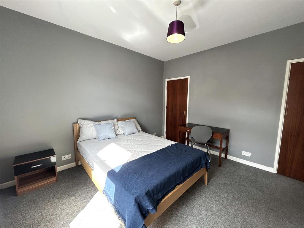 186 bedroom 2.jpg