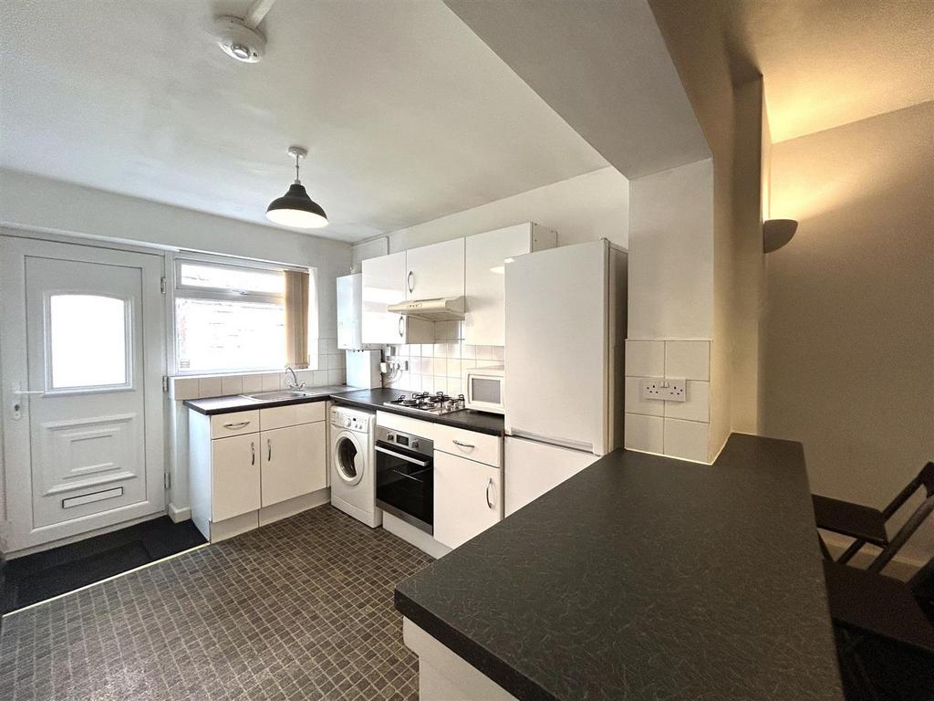 186 kitchen.jpg