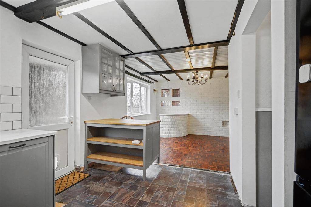 Kitchen 4.jpeg