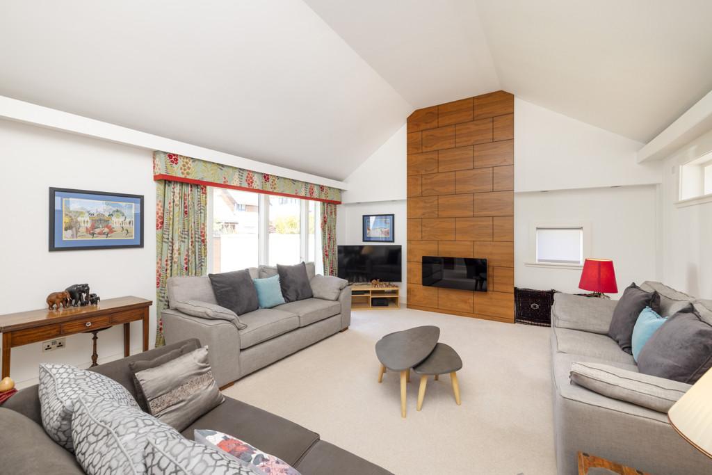 Sitting Room of 1 Brighouse Park Rigg