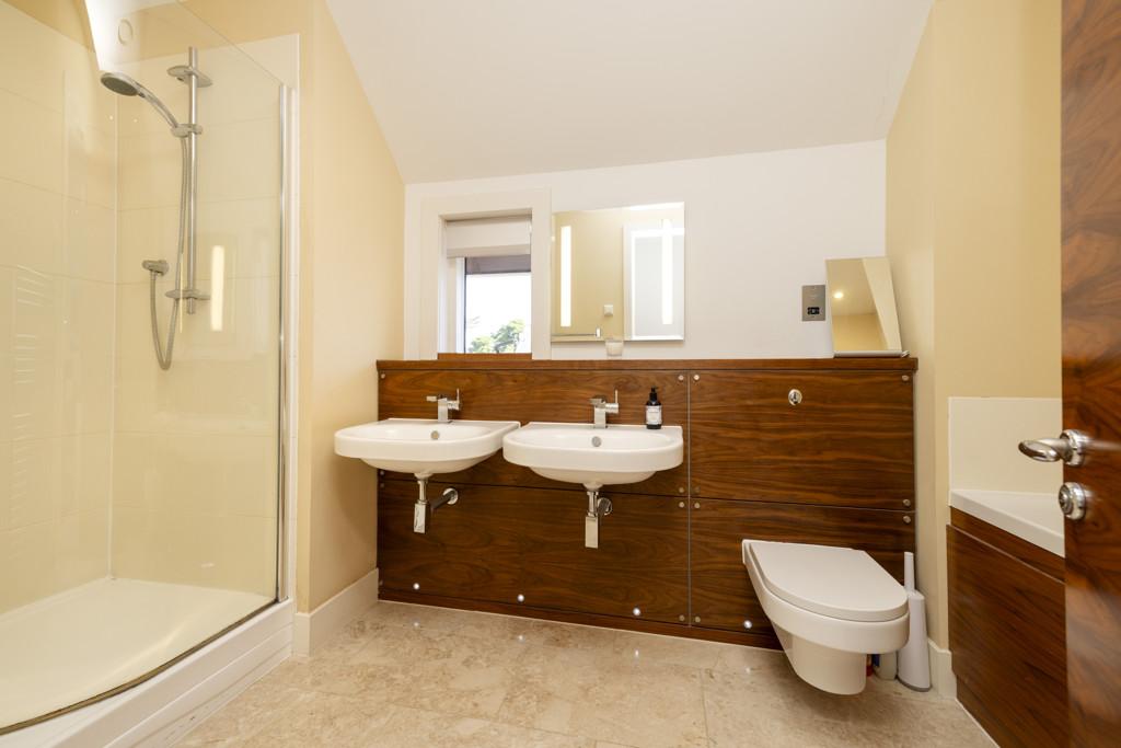 En Suite Bathroom of 1 Brighouse Park Rigg