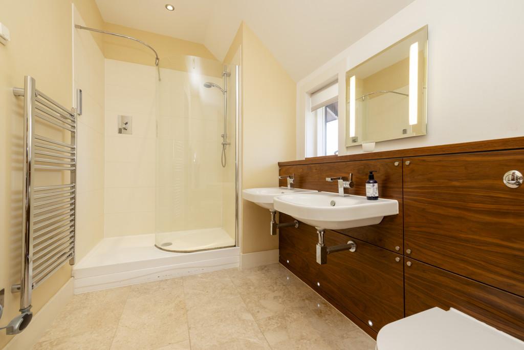 En Suite Bathroom of 1 Brighouse Park Rigg