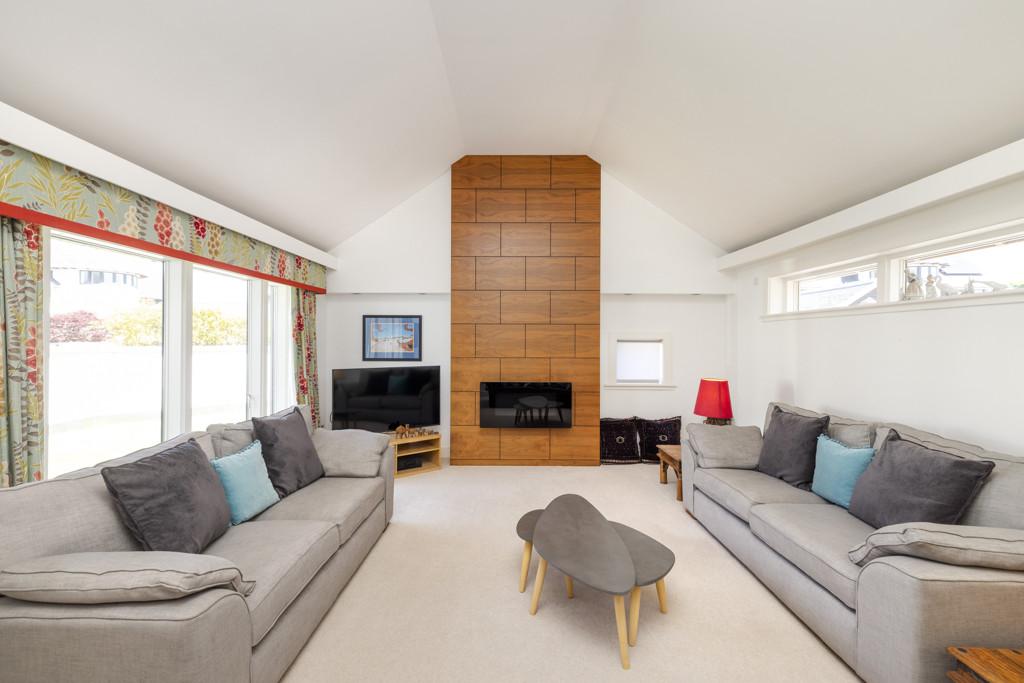 Sitting Room of 1 Brighouse Park Rigg