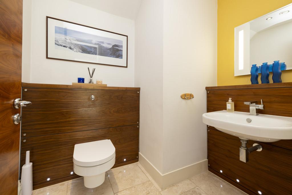 Wc of 1 Brighouse Park Rigg