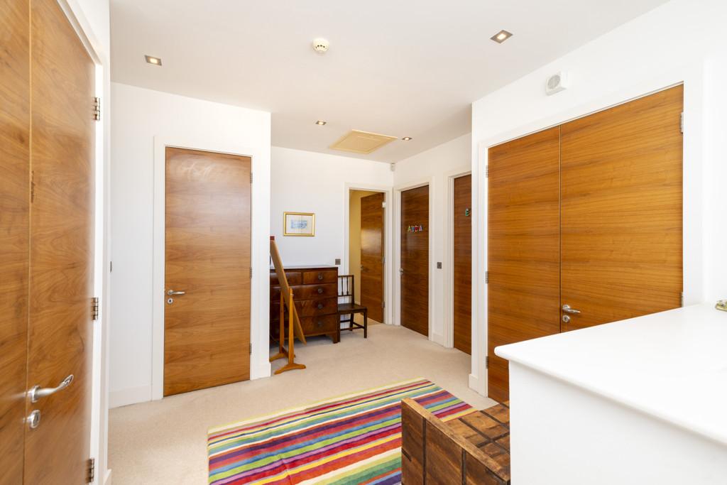 Landing of 1 Brighouse Park Rigg