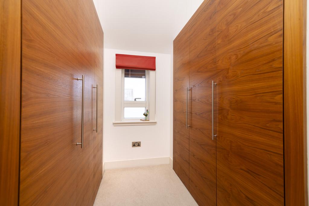 Dressing Room of 1 Brighouse Park Rigg