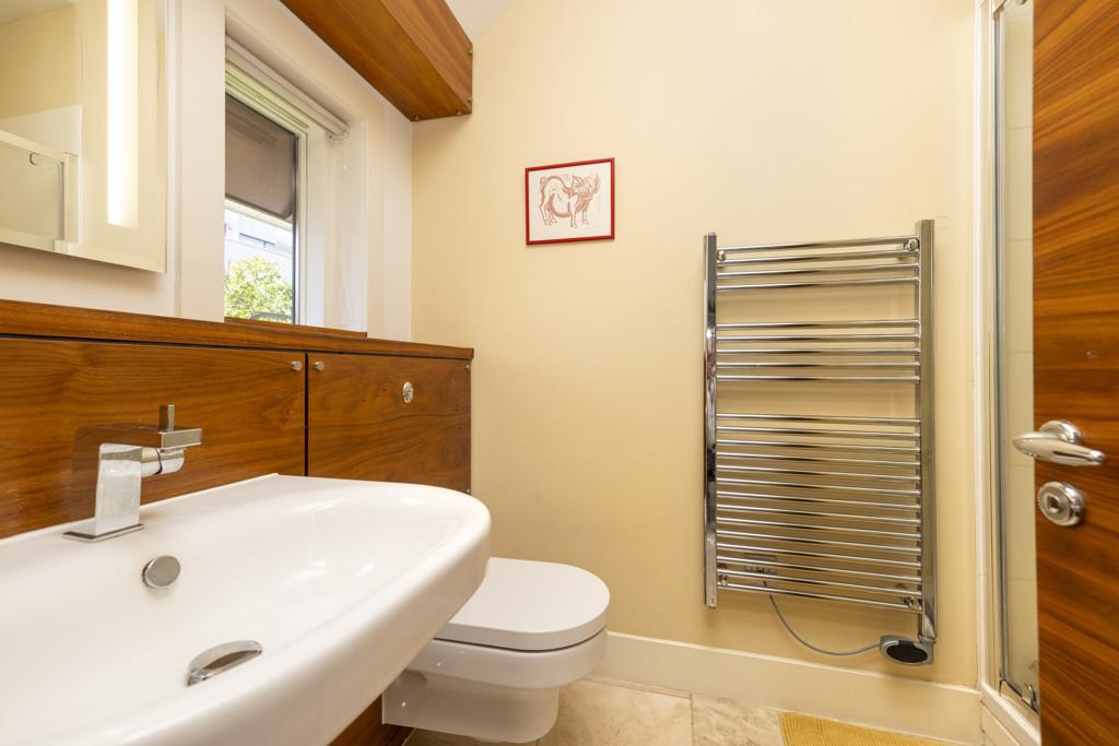 En Suite Bathroom of 1 Brighouse Park Rigg
