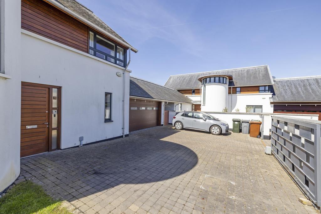 Driveway of 1 Brighouse Park Rigg