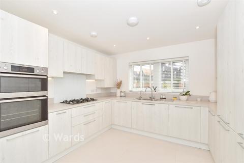 4 bedroom detached house for sale, Gatekeeper Lane, Ashford TN24