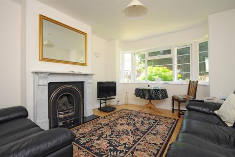 undefined, Queens Road, Kingston Upon Thames KT2